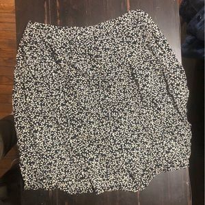 Sag Harbor Navy and Cream Floral Skort Size Large